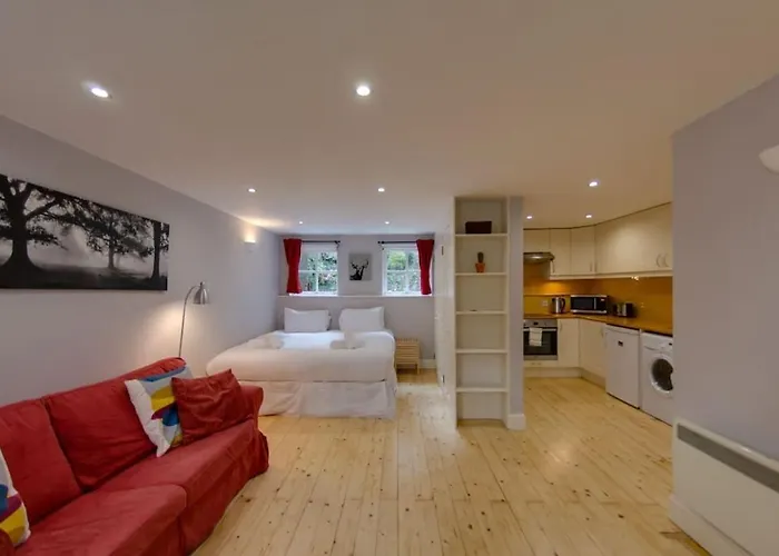 Joivy Warm & Welcoming Flat Near Edinburgh Castle